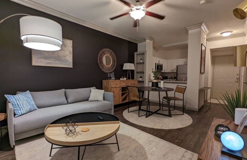 Nassau Bay Apartment | The Mid-Century Modern