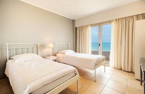Kato Stalos Apartment | The Mini Beach Hotel