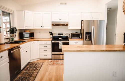 Altamont Apartment | The Mintwood| 4 BDR Home Near Crater Lake/OIT