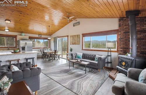 Woodland Park House | The Minty Mountain Ranch. A serene rustic retreat on 5 acres! Sleeps 8