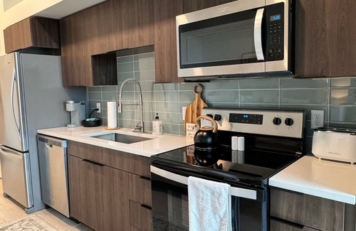 Rio Grande Apartment | The MOD STUDIO- 1-bedroom loft with rooftop pool in downtown Salt Lake City