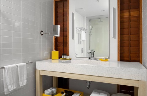 Waikiki Resort | The Modern Honolulu-1 BEDROOM OCEANFRONT KING PREMIER SUITE BALCONY