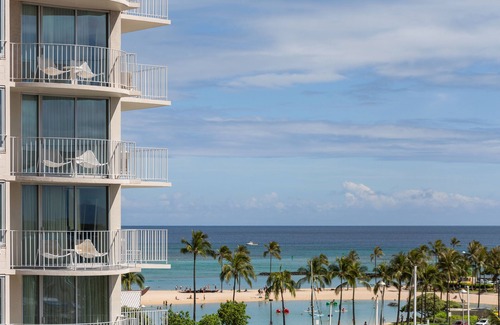 Waikiki Resort | The Modern Honolulu-1 BEDROOM OCEANFRONT KING PREMIER SUITE BALCONY