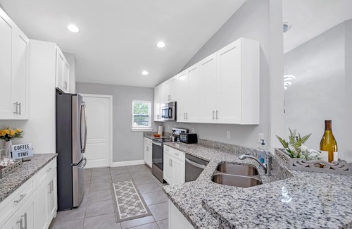 Poinciana House | THE MODERN OASIS - SPACIOUS 4 BDRM VACATION HOME. MINS. FROM DISNEY.