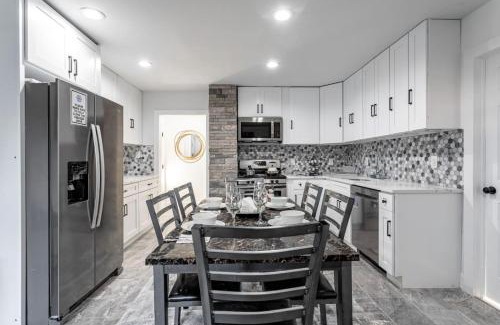 Constable Hook Apartment | The Modern Retreat 4BR 2BA Near NYC and Airport