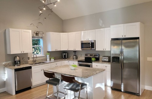 Mount Dora House | "THE MODERN TREE HOUSE" ~ Historic District ~ 2,100 Sq.Ft. Open-Plan ~ 3 BR/2BA