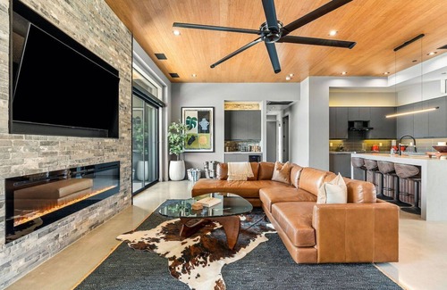Yucca Valley House | The Monarch by Fieldtrip | New Luxury Estate with Pool, Spa, & Resort Amenities