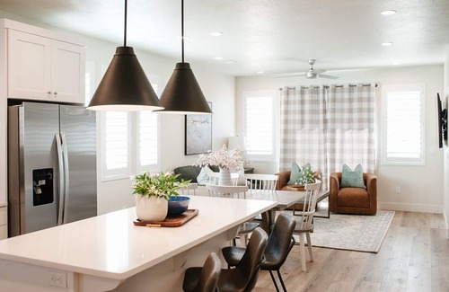 Washington Fields House | 🌲The Monroe ⛰️Pet Friendly Townhouse With Majestic Views and EV Charger Hookup