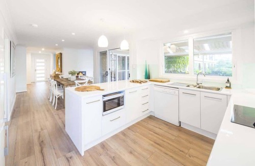 Mollymook House | The Mook Summary: Pet