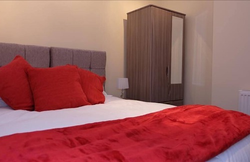 Leek Apartment | The Moorlands Suite - Premier Serviced Accommodation