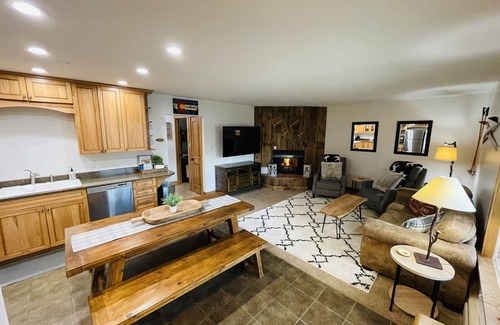 Historic District House | The Moose Lodge - 2bdr/1bath - 6 min walk to lift