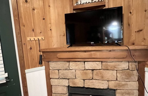 Boone House | The Mountain Mini - 4.5 Miles from App State Campus