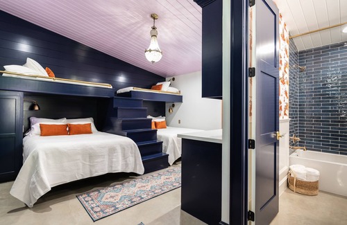 Fayetteville House | The Moxie: Luxe Barn Stay with Pool + Hot Tub + Game Room