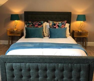 Belfast House | The Muse - Luxury 5 Bedroom House