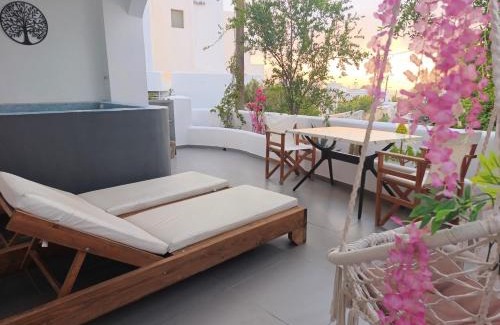 Vothon Apartment | The Muses of Santorini Private Jacuzzi Suites