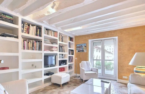 6th Arrondissement Apartment | THE MYTHICAL PARISIAN DSTRIC of ST GERMAIN DES PRES ODEON