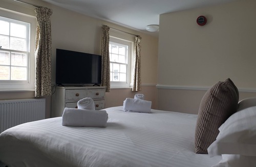 Chichester Hotel | The Nags Head