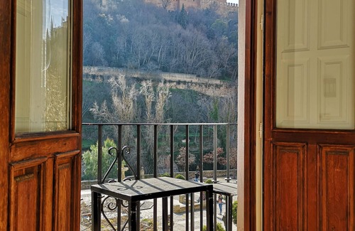 Albaicin Apartment | The Nasrid Palace from your bed!