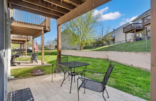 Table Rock House | The Nautical Nook - Charming Walk-In Condo for 4
