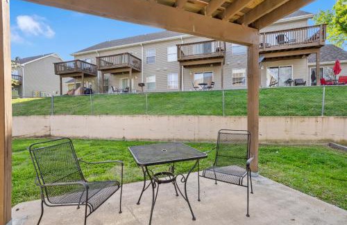 Table Rock House | The Nautical Nook - Charming Walk-In Condo for 4