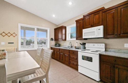 Cape San Blas House | The Nest | 3BR | Pet-Friendly | Steps to Beach