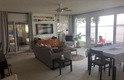 Consecon House | The Nest - Cozy Waterfront on Huycks Bay, PEC