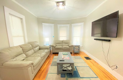 East Shore House | The New Haven Suite 3 Bedroom Near Beach100% sanitized