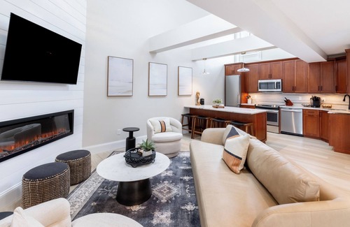 Yachting Village House | The Newport Lofts – 543 Thames Street