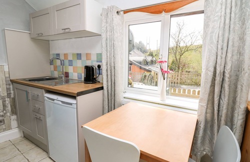 Clydey Cottage | THE NOOK, pet friendly, with a garden in Cenarth