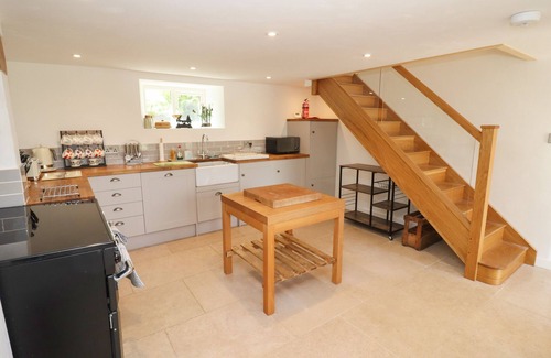 Stroud Cottage | THE NOOK, pet friendly, luxury holiday cottage in Painswick