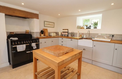 Stroud Cottage | THE NOOK, pet friendly, luxury holiday cottage in Painswick