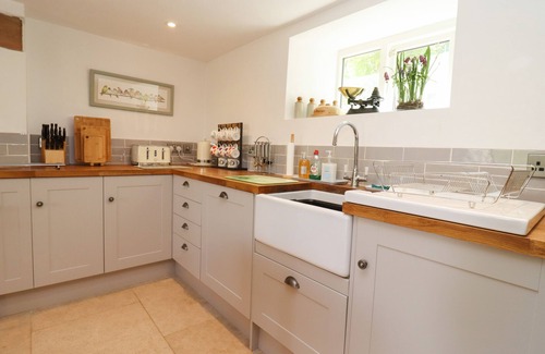 Stroud Cottage | THE NOOK, pet friendly, luxury holiday cottage in Painswick
