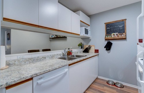 Canmore House | The Norquay | Pet-Friendly 2 Bed + Mtn View