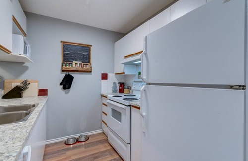 Canmore House | The Norquay | Pet-Friendly 2 Bed + Mtn View
