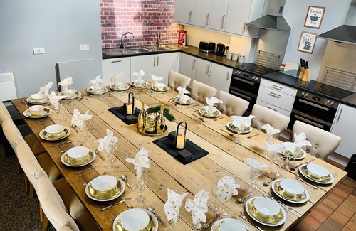 Flint Apartment | The North Wales Gathering - 9 Bedroom - EV Charging