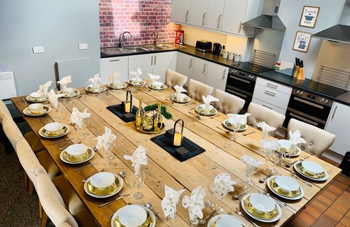 Flint Apartment | The North Wales Gathering - 9 Bedroom - EV Charging