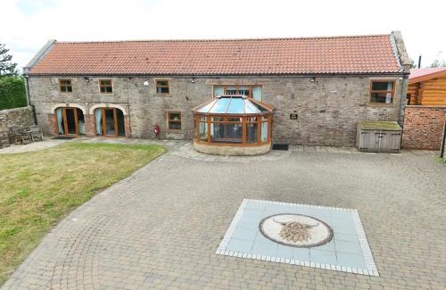 Crook House | The Oak & The Log Cabin, Sleeps 10, 2 Hot Tubs Near Durham City & Bishop Auckland