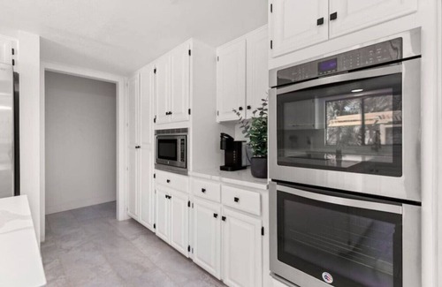 Woodlands of Camino Real Villa | The Oak Villa | Cinema | Pool & Spa | Basketball & Golf