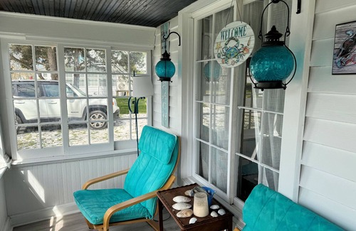 Chincoteague House | The Oaks - 2BR Island home close to town & shopping. Linens provided!