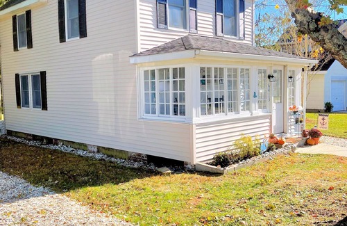 Chincoteague House | The Oaks - 2BR Island home close to town & shopping. Linens provided!