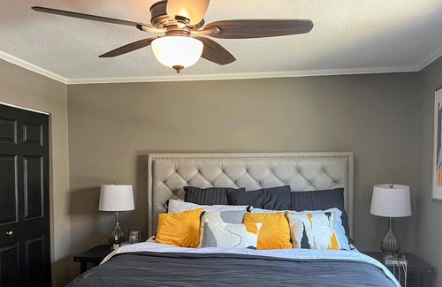 Alamo Heights Condo | The Oaks - A RE Solutions XV Short Term Rental
