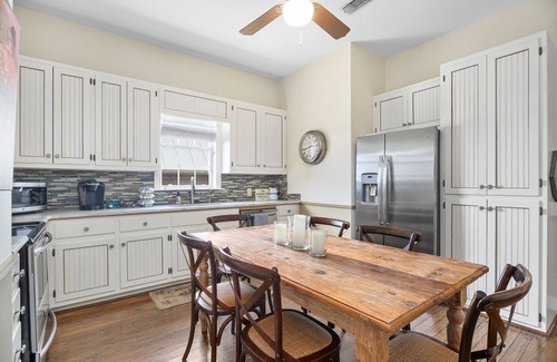 Fredericksburg House | The Oaks On Main | Convenient to Main St.