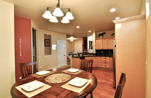 Southern Crossing Condo | The Oasis at Old Mill~ 3 Bedroom~ above river, Old Mill & Hayden Amphitheater