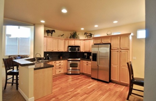 Southern Crossing Condo | The Oasis at Old Mill~ 3 Bedroom~ above river, Old Mill & Hayden Amphitheater