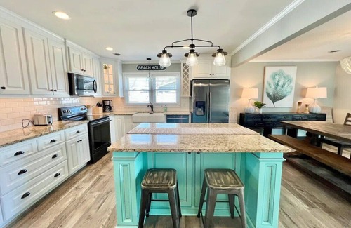 North Carolina Coast House | The Oasis - Heated POOL - Tiki Bar - Beach Life!