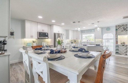 Yacht Club Villa | The Ocean Breeze - Cape Coral - A boaters dream, only minutes to the river!