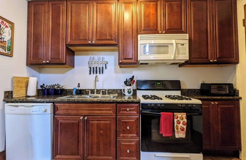 Mid-City House | The Okra Inn Iberville-6BR, 3.5BA, Streetcar In Sight
