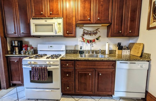 Mid-City House | The Okra Inn Iberville-6BR, 3.5BA, Streetcar In Sight