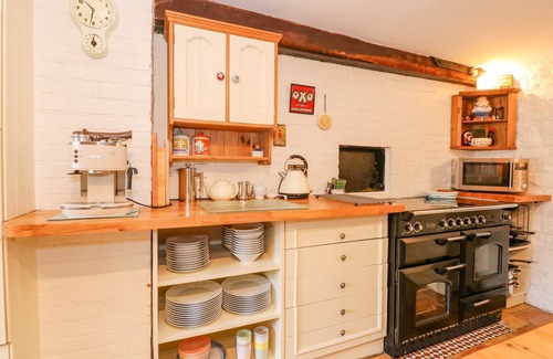 Snettisham Cottage | THE OLD BAKEHOUSE, pet friendly, with open fire in Snettisham