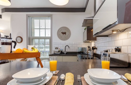 Lytham St. Anne's Apartment | THE OLD BANK APARTMENT 1 - SLEEPS 2 - 1 BEDROOM - CENTRAL ST ANNES